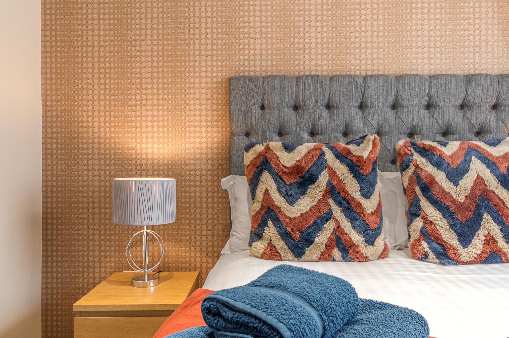 Abbey Apartments Modern Aparthotel For Tourists & Professionals Barrow-in-Furness Room photo